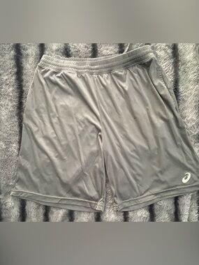 Asics Men's Light Gray Athletic Shorts with Logo
